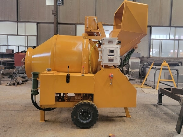 礦用濕噴臺車，礦用混凝土泵，礦用攪拌機發貨